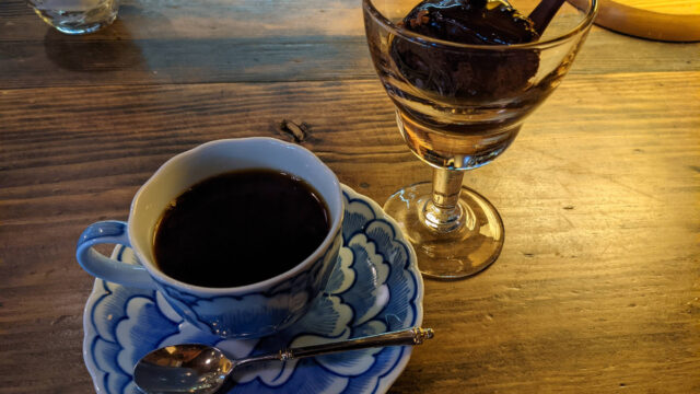 神戸灘・まるも珈琲 コーヒーとチョコレートケーキ