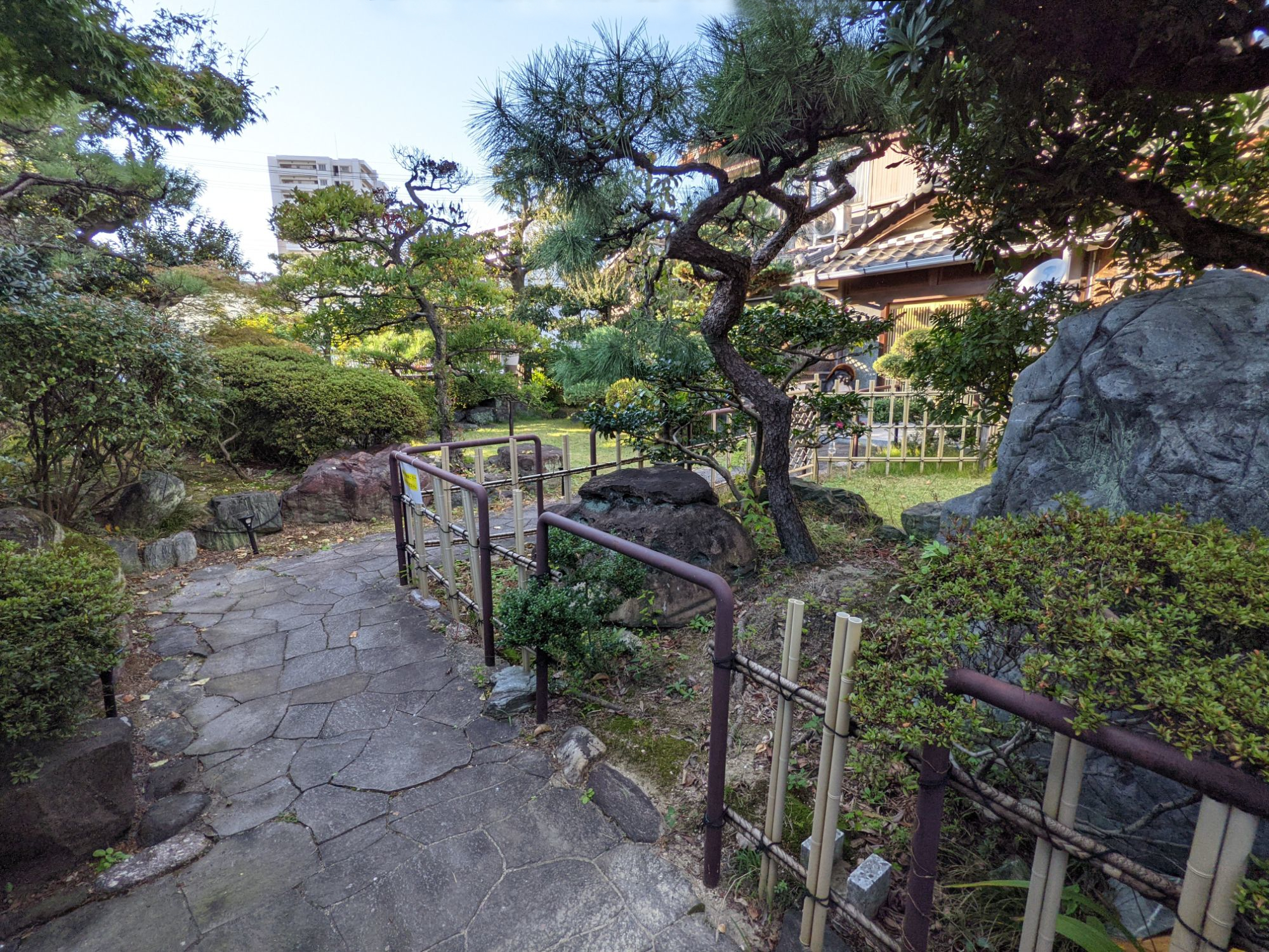 名古屋C邸の立派な庭