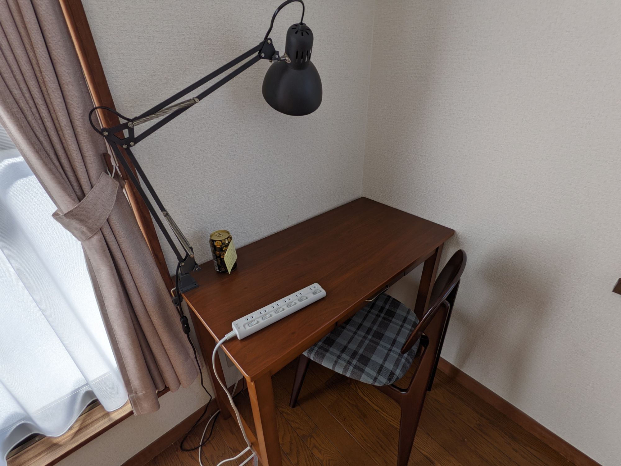三浦A邸の個室の机