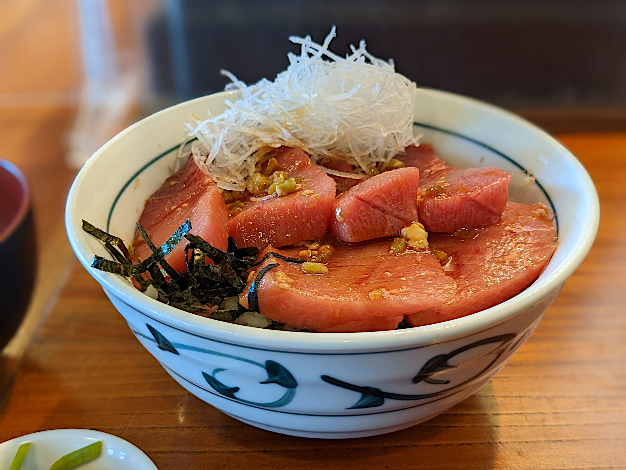 三崎港の穴場 海舟 マグロ丼の分厚さが男前すぎ 行列ができない理由が分からない名店 ダッチの2拠点生活ブログ