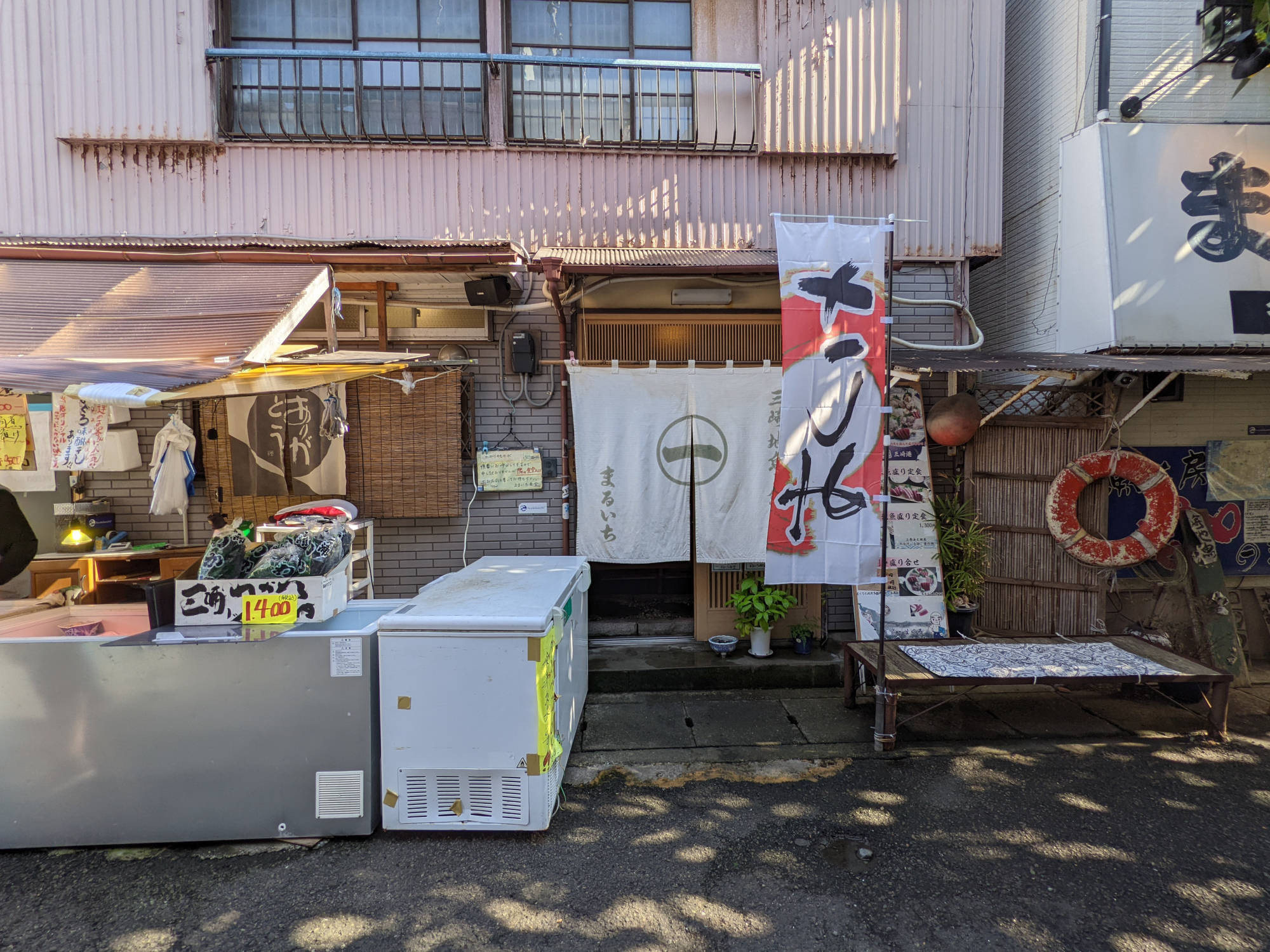 三崎港「まるいち食堂」の入り口