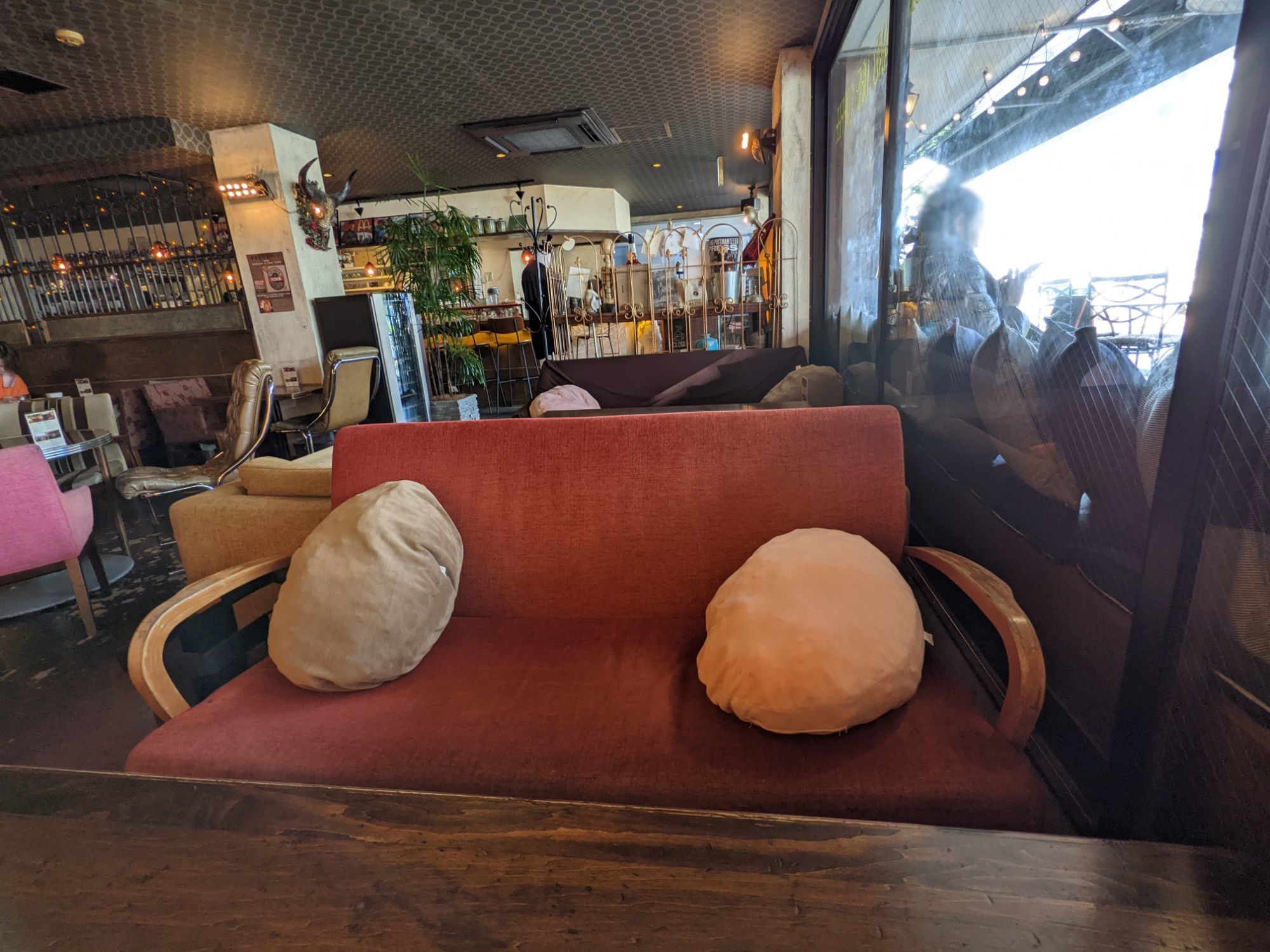 桜丘カフェのソファー