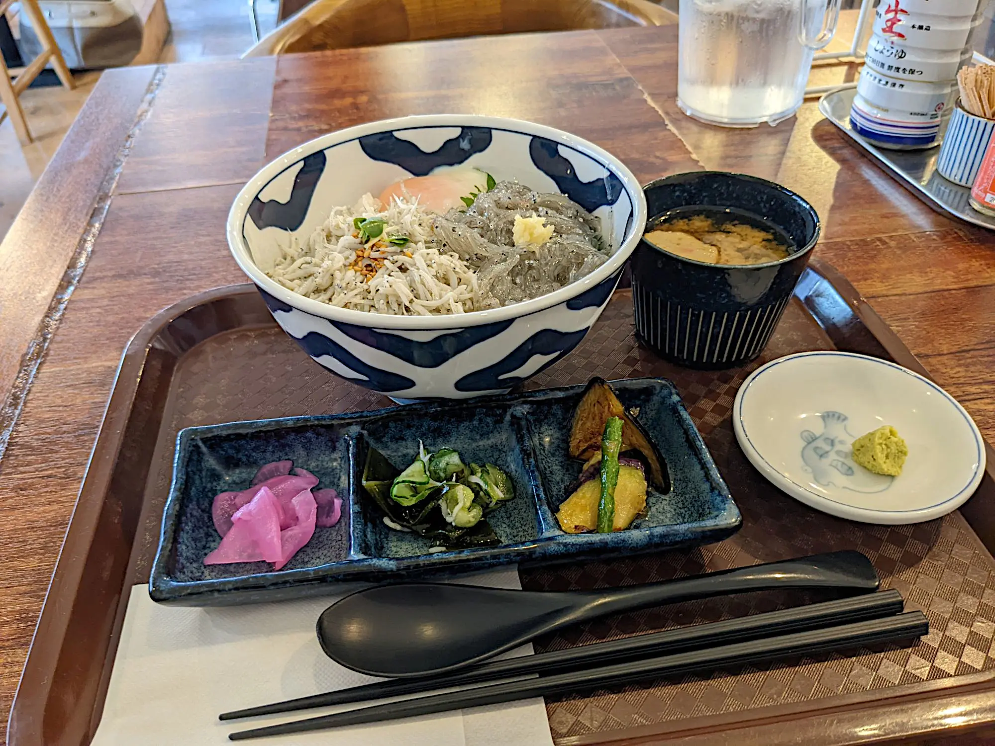 鎌倉 長谷食堂 は長谷駅から徒歩10秒 美味しいしらす丼を堪能できるお店 ダッチの渋谷ノマド生活