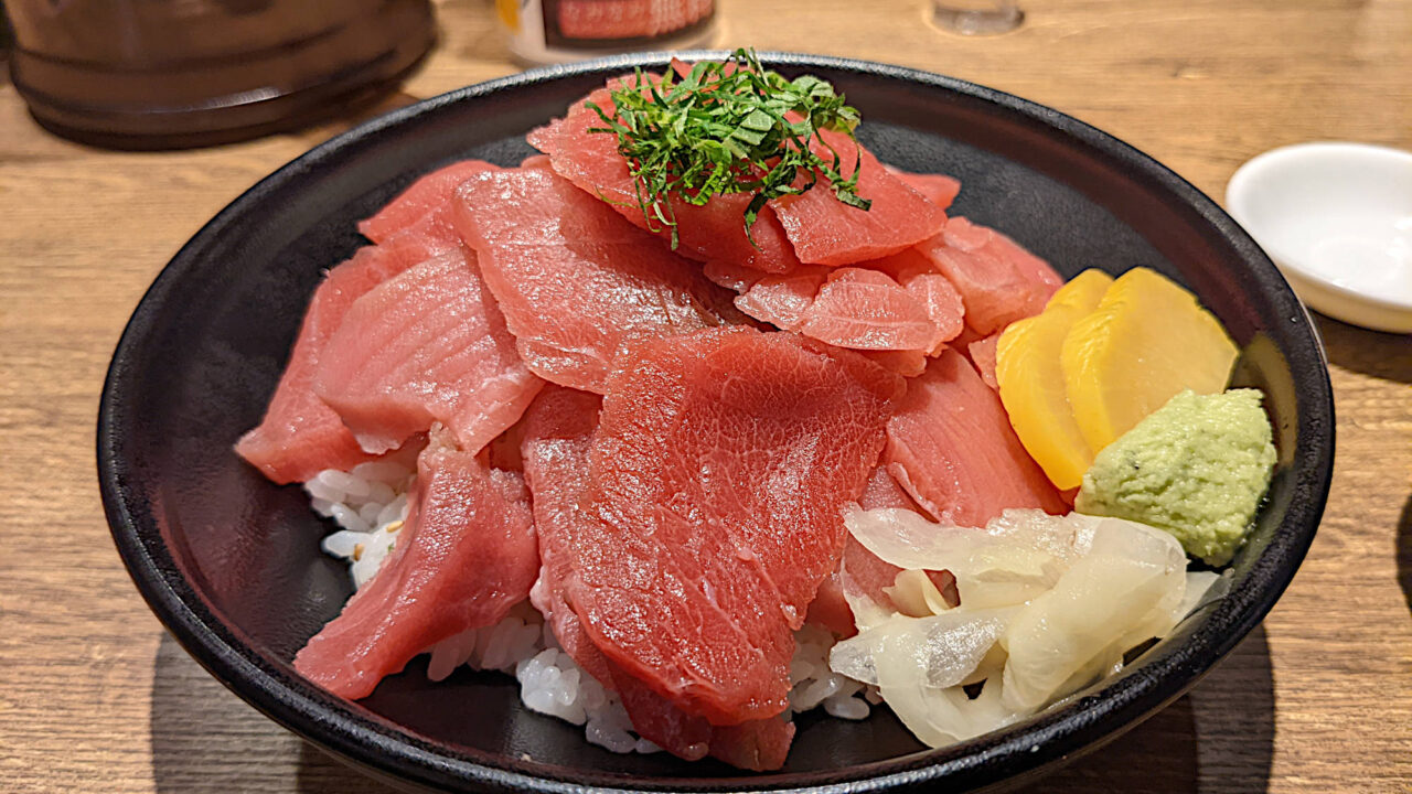 「魚屋のマグロ食堂 オートロキッチン 渋谷店」のマグロ丼