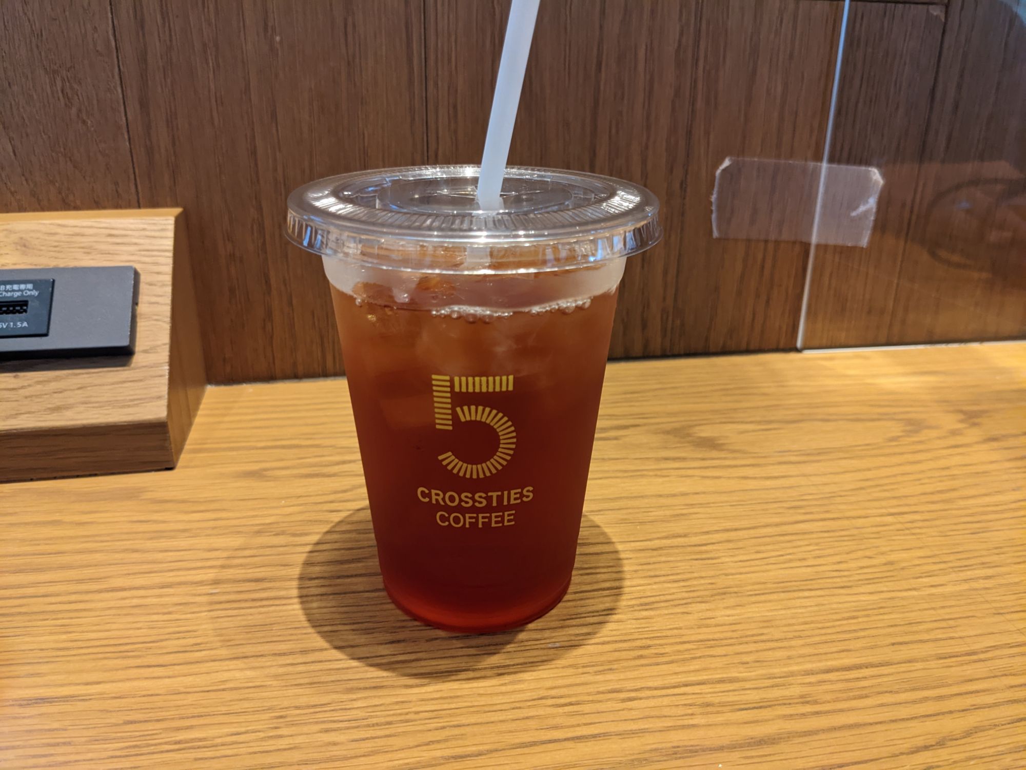 5 CROSSTIES COFFEE 渋谷スクランブルスクエア店のアイスティー