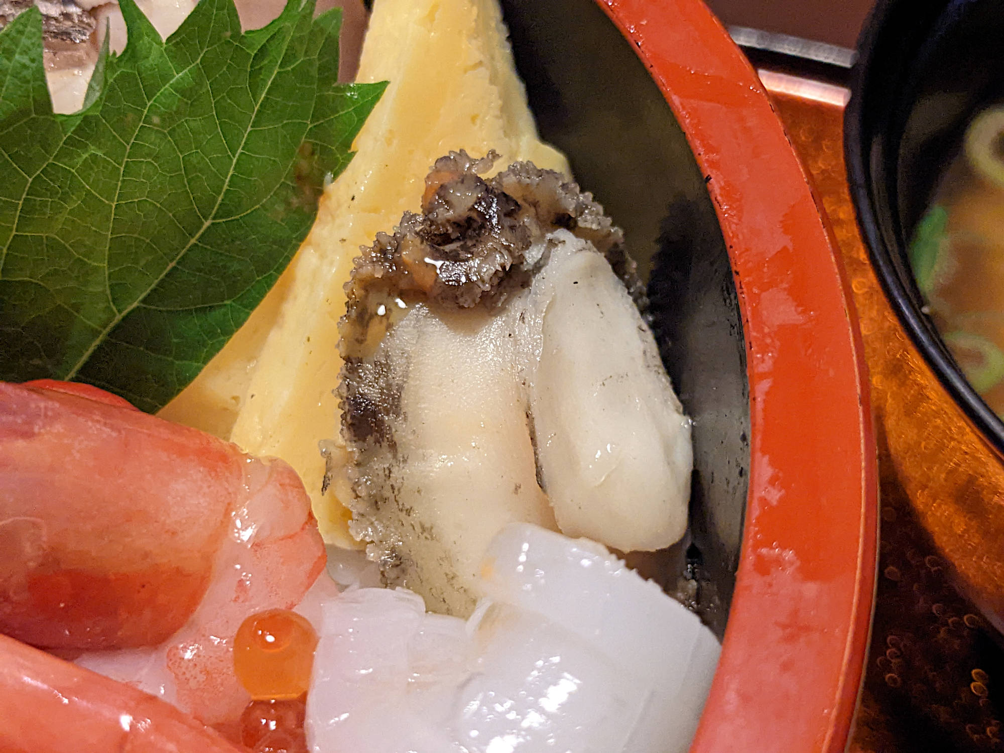 海鮮丼のアワビ