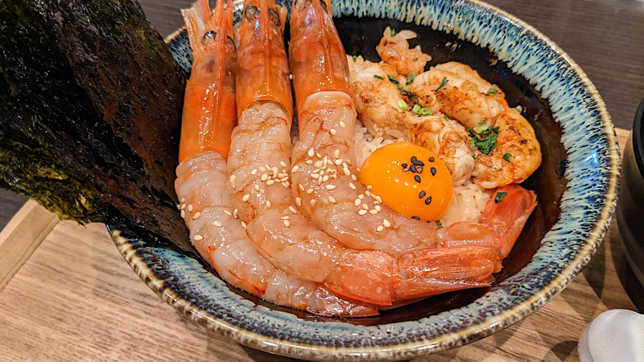 下北沢「韓国食堂＆韓甘味ハヌリ」のエビセウ丼