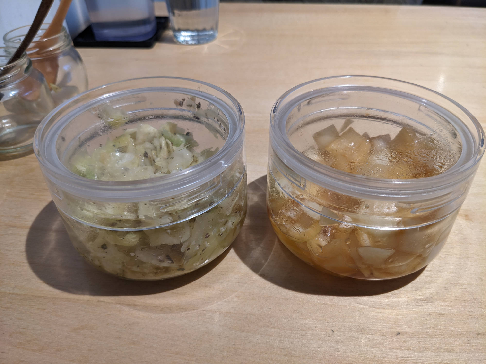 テーブルのピクルス